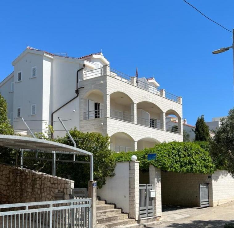Villa Marta Apartmani Trogir Exterior photo